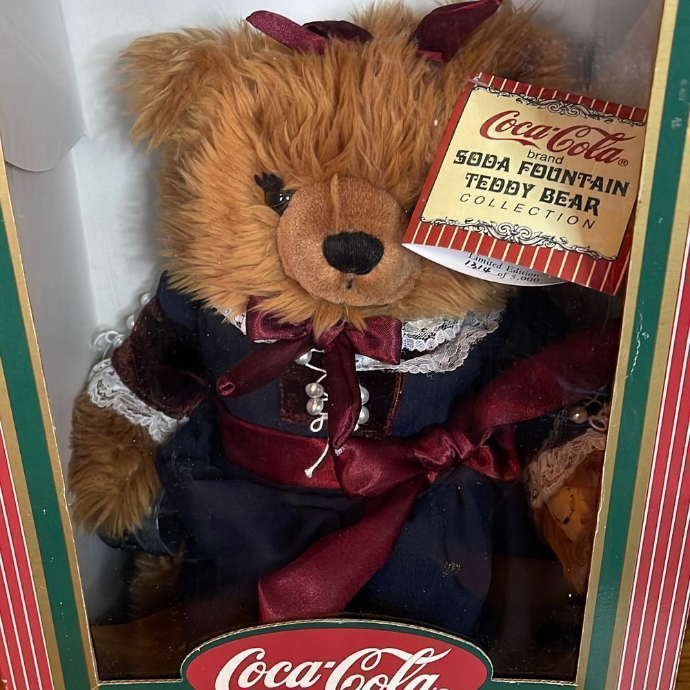 1998 Coca-Cola Soda Fountain Bear Tessie Bear Bearringer new in‎ original box - Picture 2 of 5